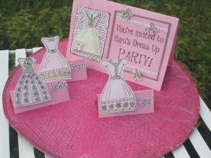 July Dress Up party card and place cards 150